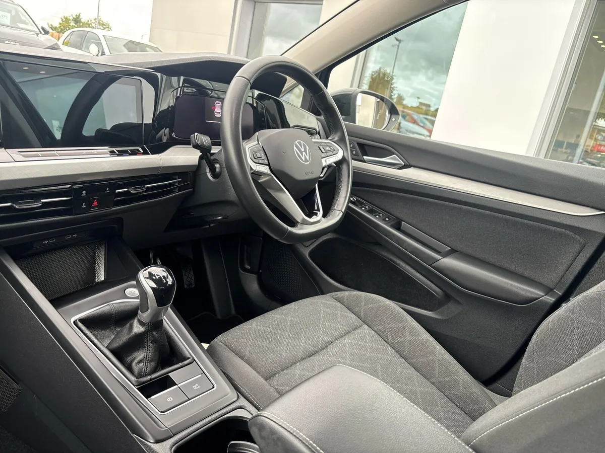 Volkswagen Golf 2.0 TDI 115HP Life - Image 3