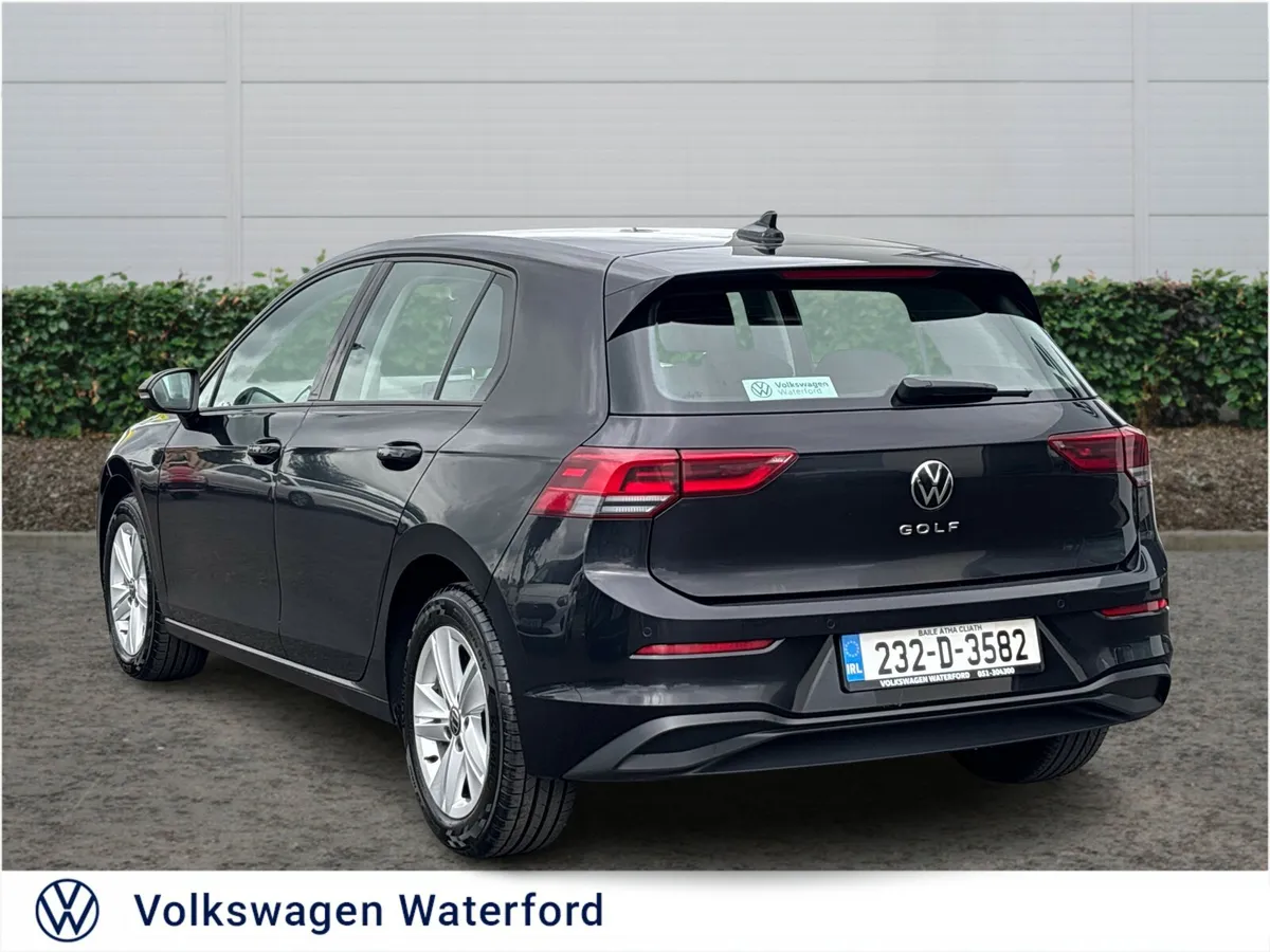 Volkswagen Golf 2.0 TDI 115HP Life - Image 4