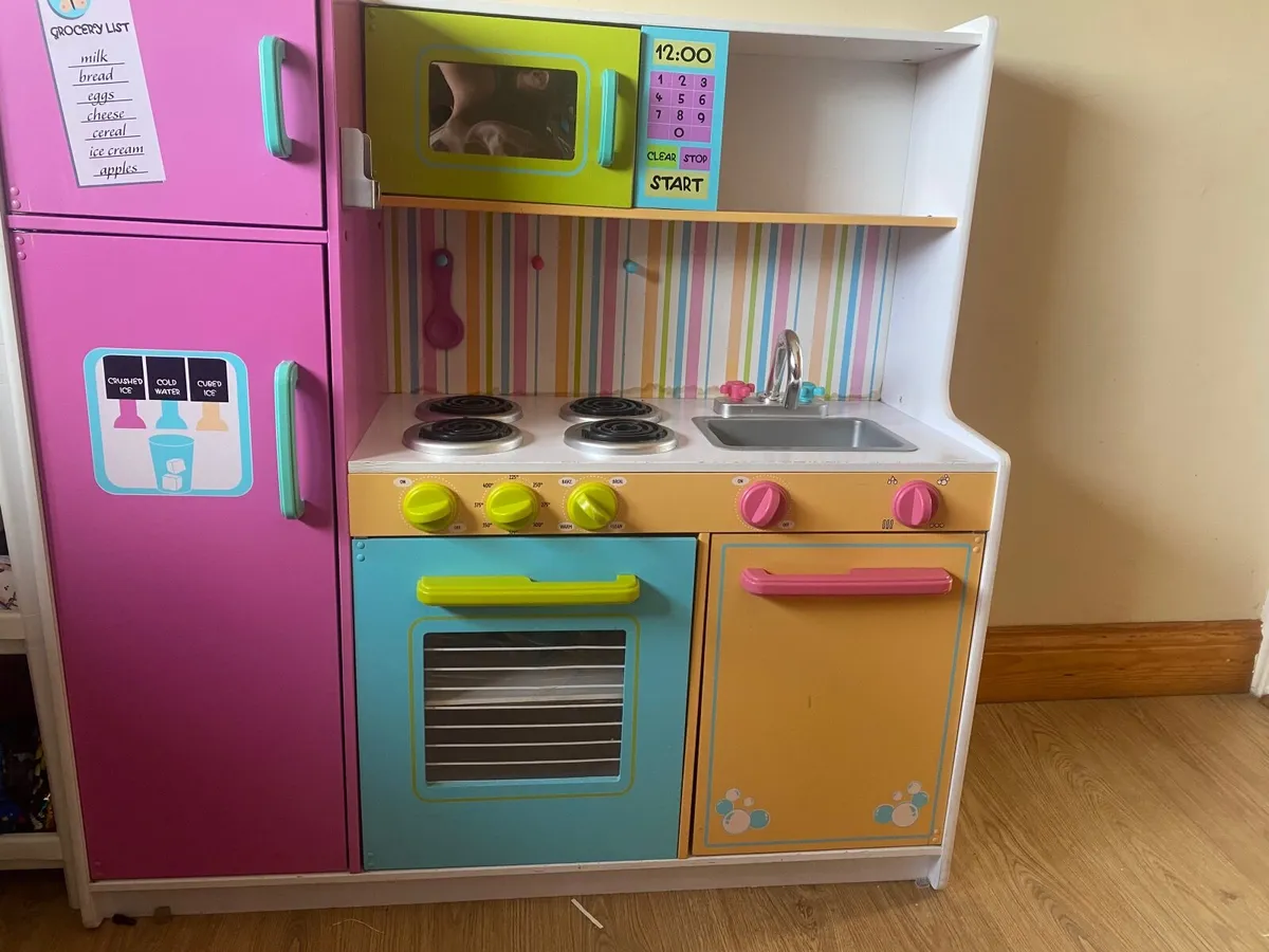 Toy kitchen