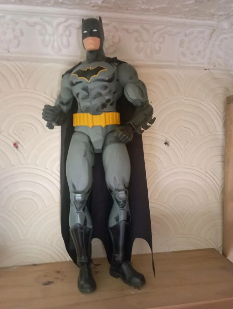 DC COMICS BATMAN FIGURE FREE STANDING FIGURE. - Image 1