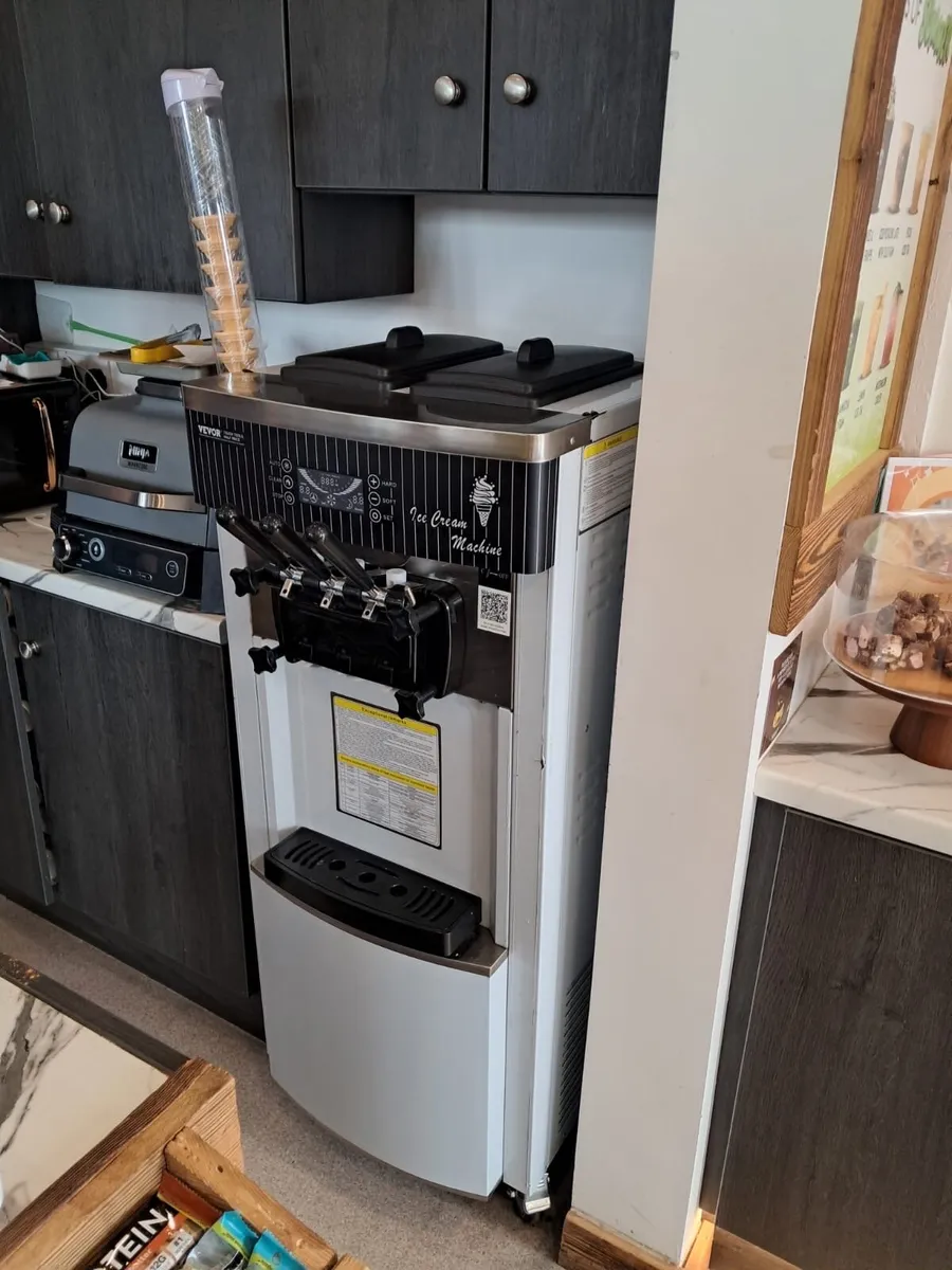 Ice cream cone machine - Image 1
