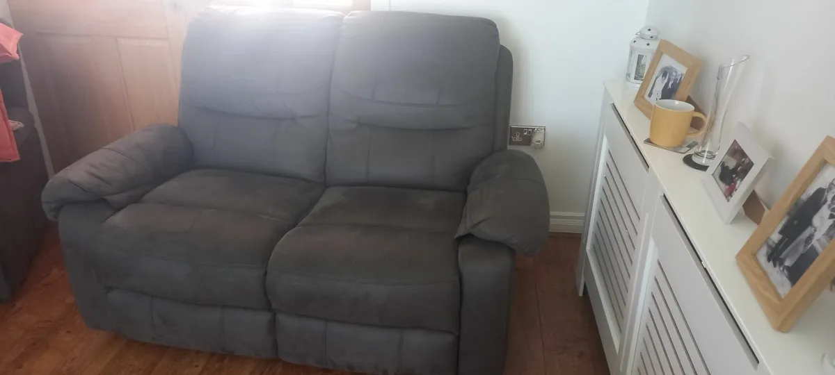 3xpiece grey sofa set - Image 4