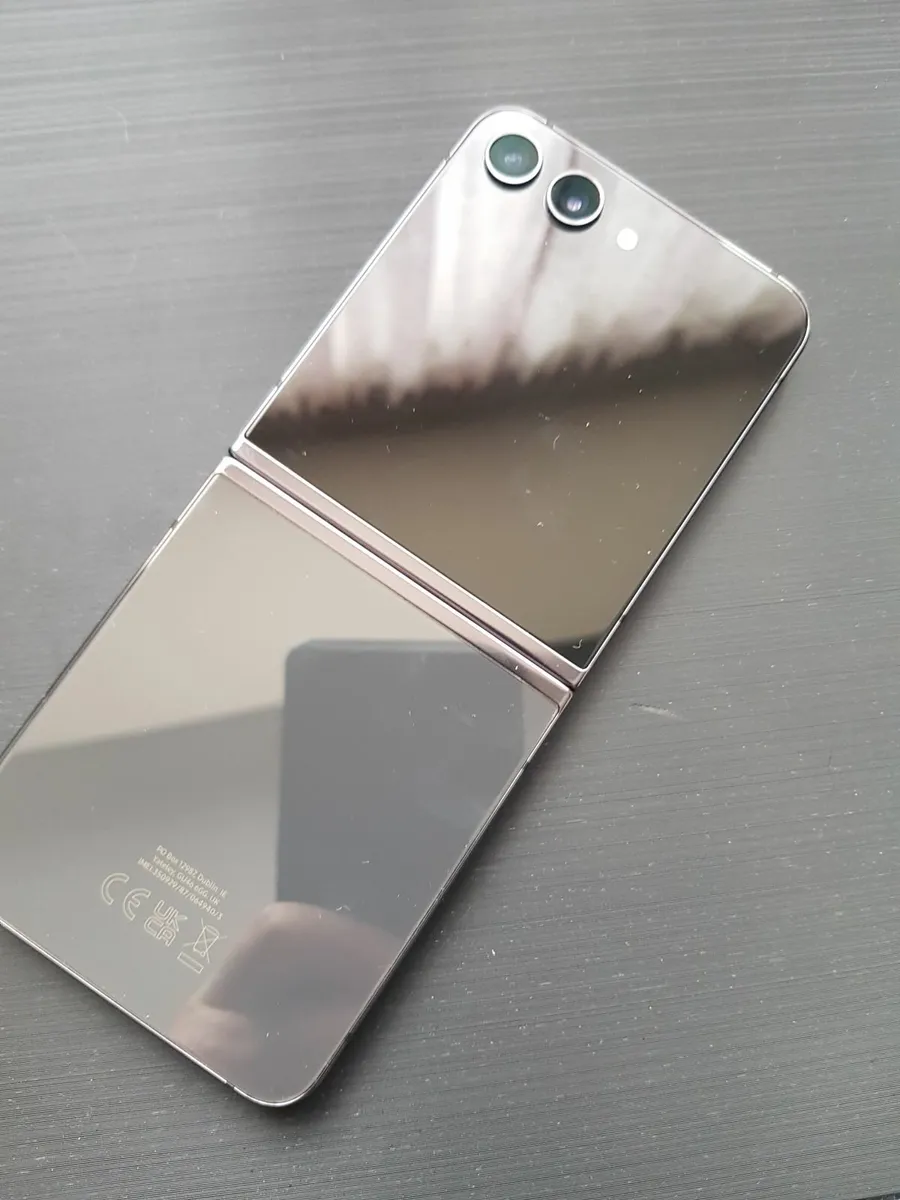 samsung flip5 - Image 1