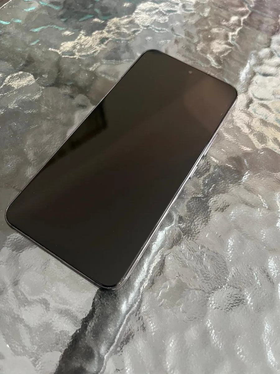 Samsung S22 - Image 2