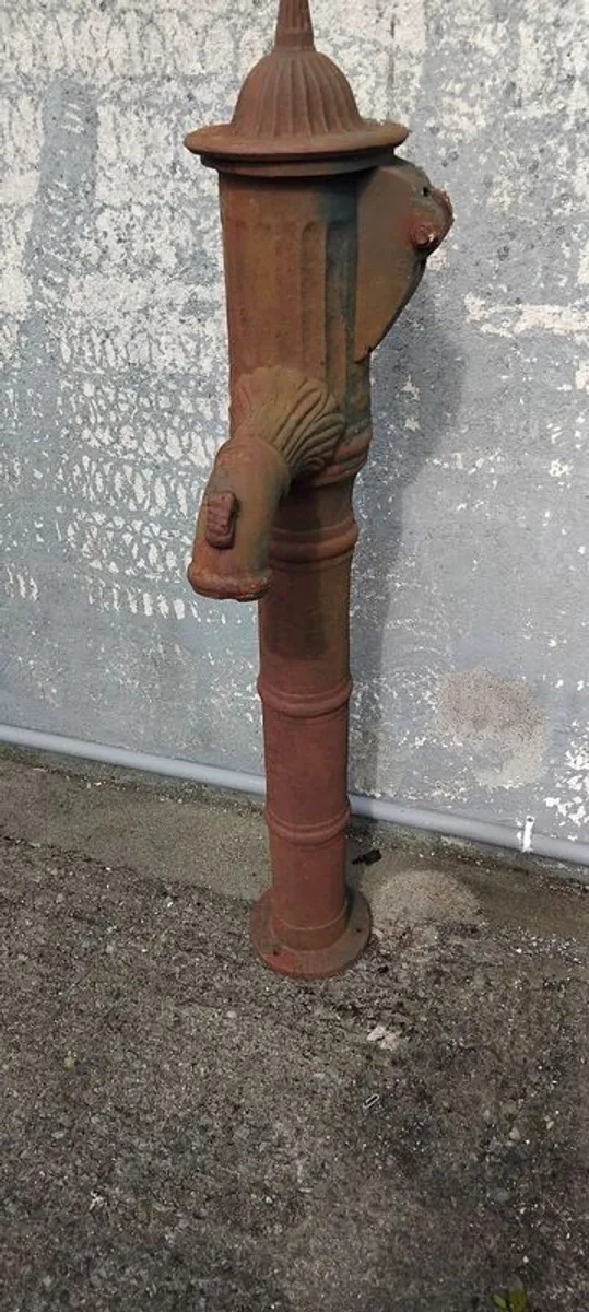 antique water pump - Image 2