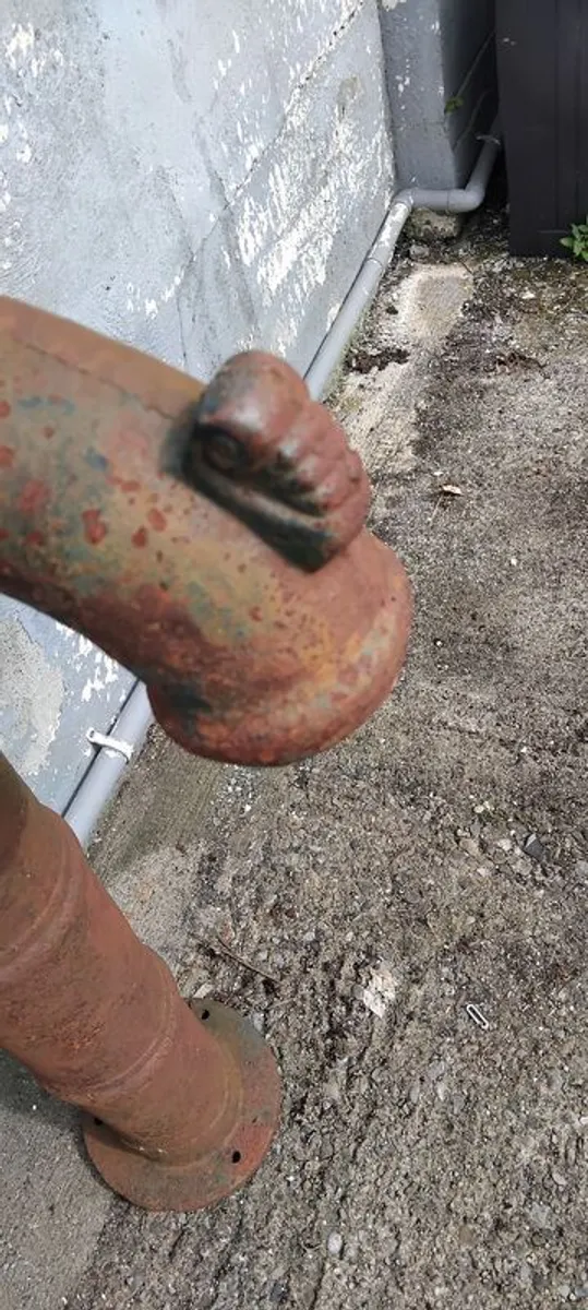 antique water pump - Image 3