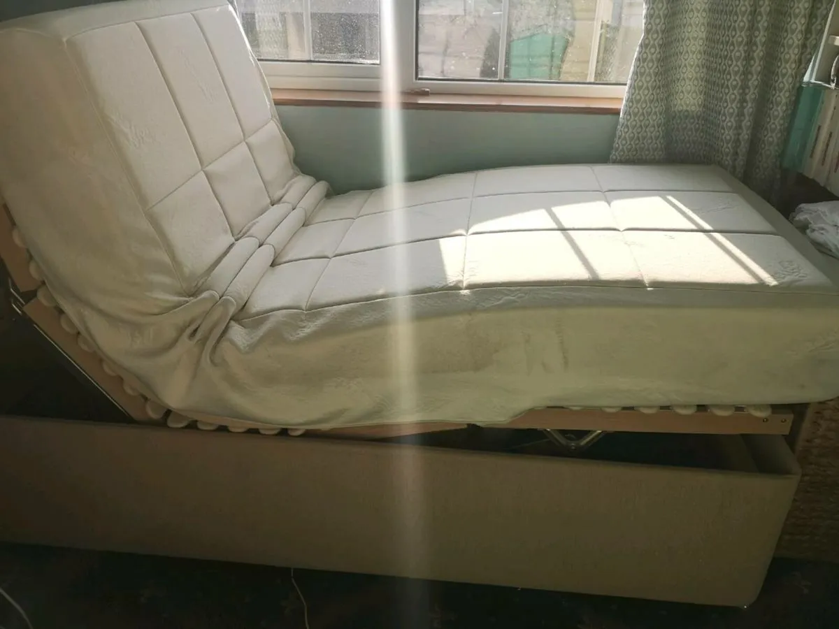 Adjustmatic single bed - Image 1