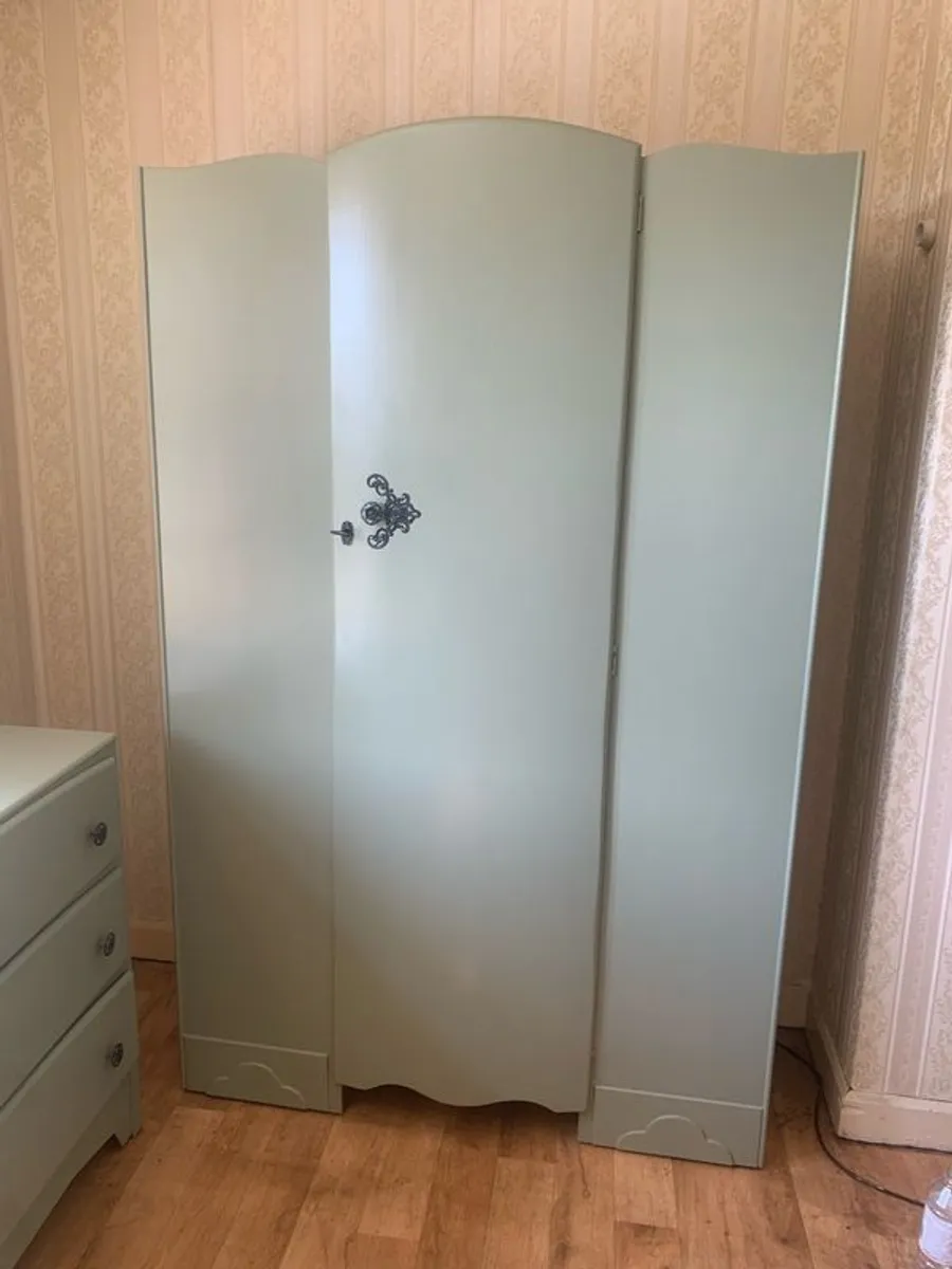 Bedroom furniture - Image 1