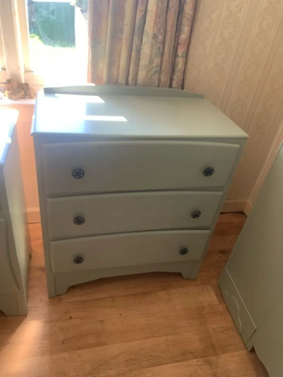Bedroom furniture - Image 2