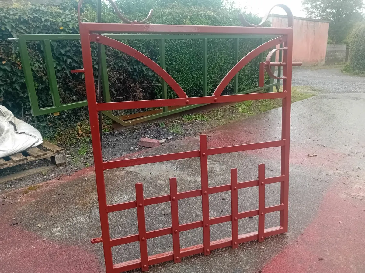 Old style rivet gate - Image 1