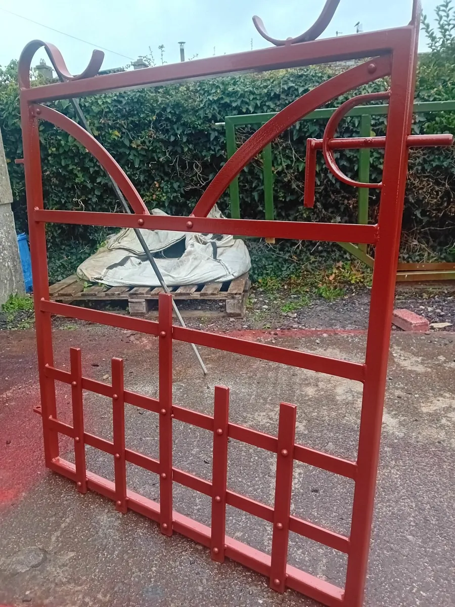 Old style rivet gate - Image 4