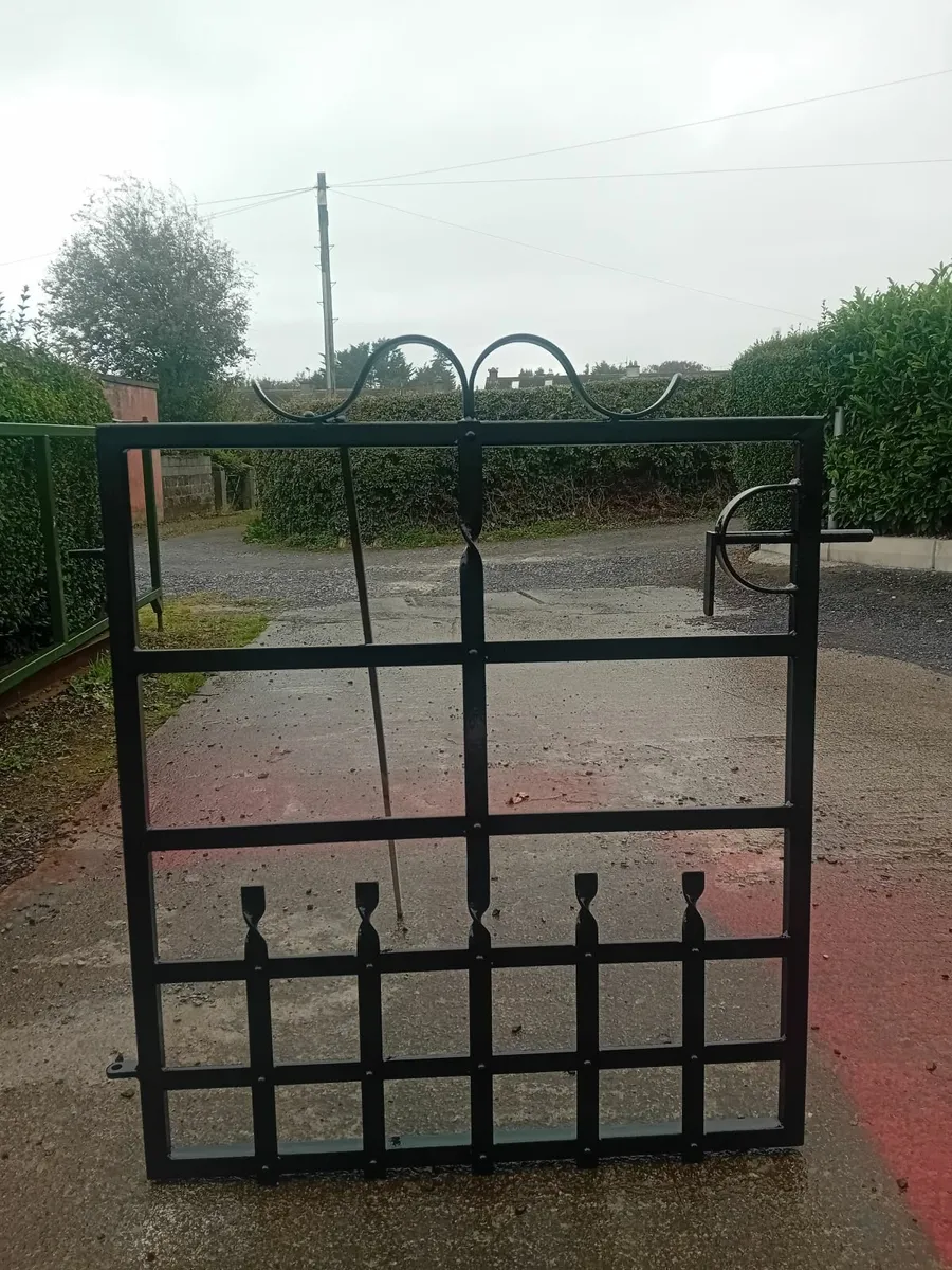 Old style rivet gate - Image 1