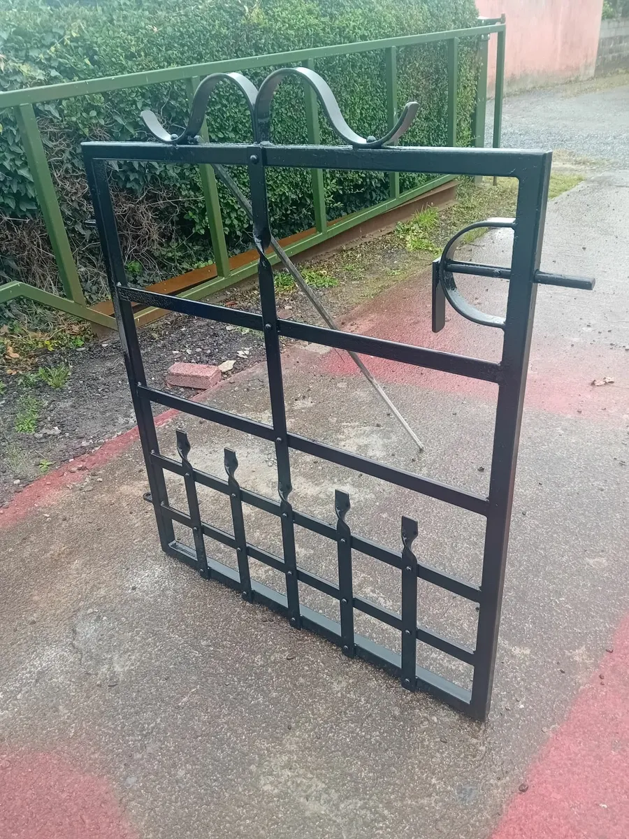 Old style rivet gate - Image 2