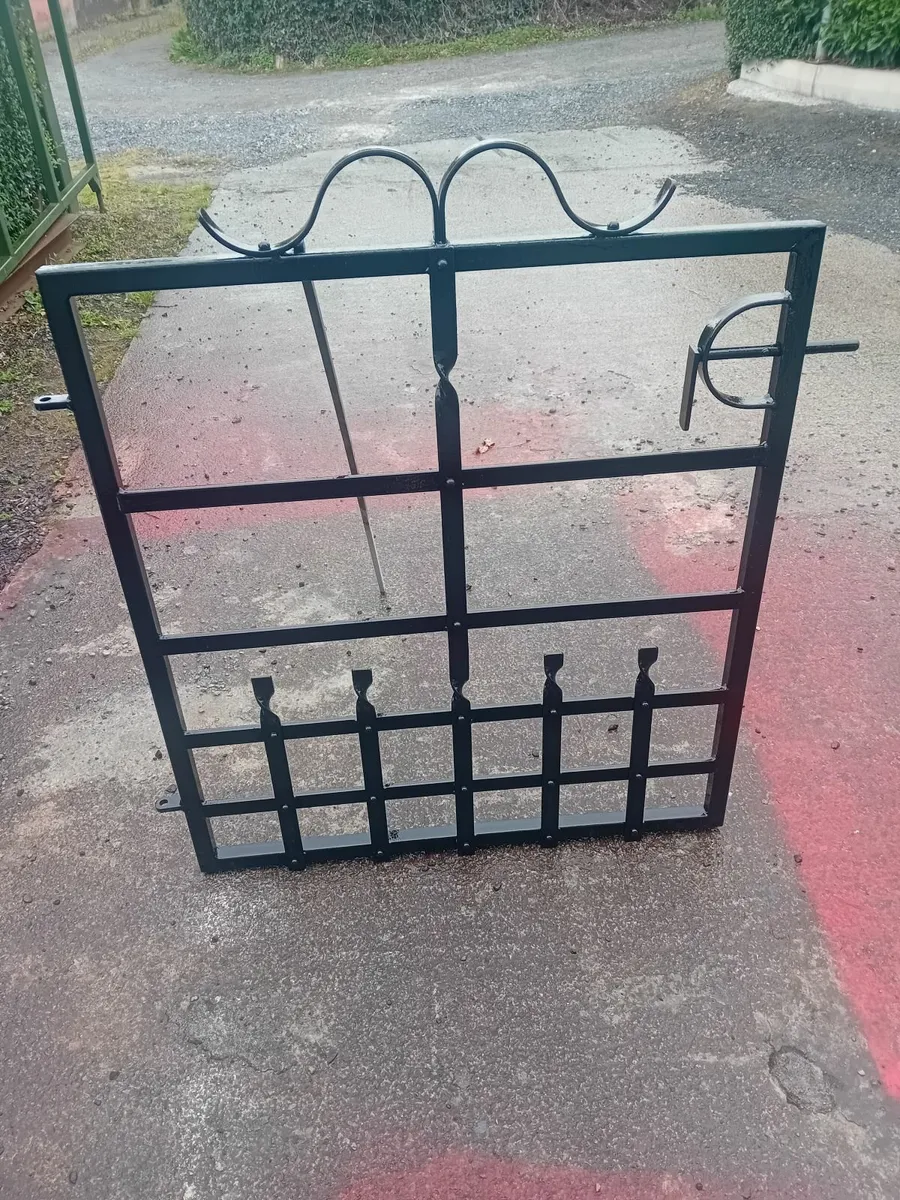 Old style rivet gate - Image 3