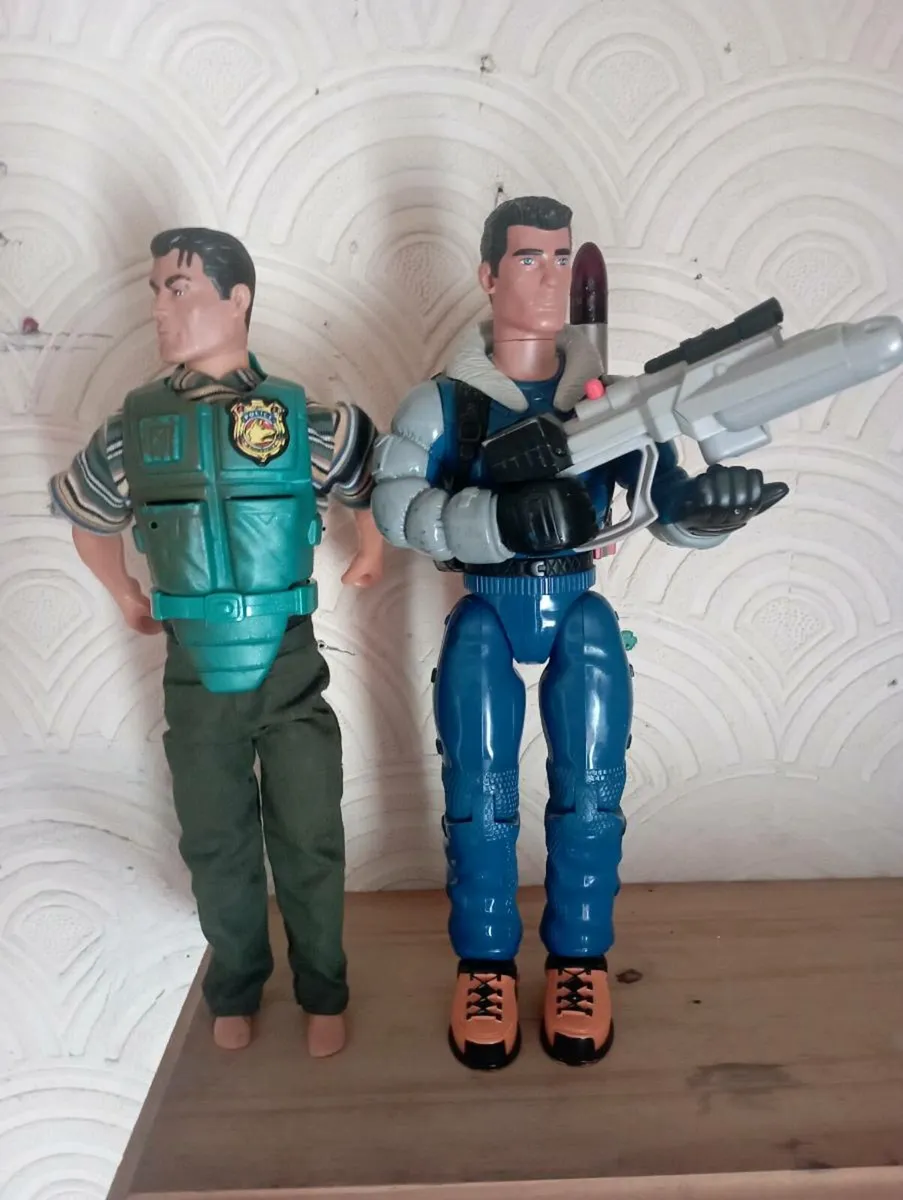 DC COMICS  ACTION MAN. FREE STANDING FIGURES - Image 1