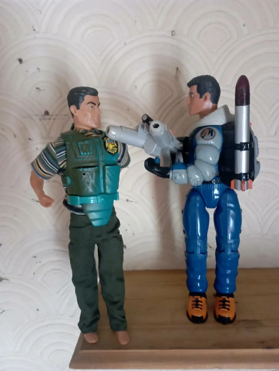 DC COMICS  ACTION MAN. FREE STANDING FIGURES - Image 2