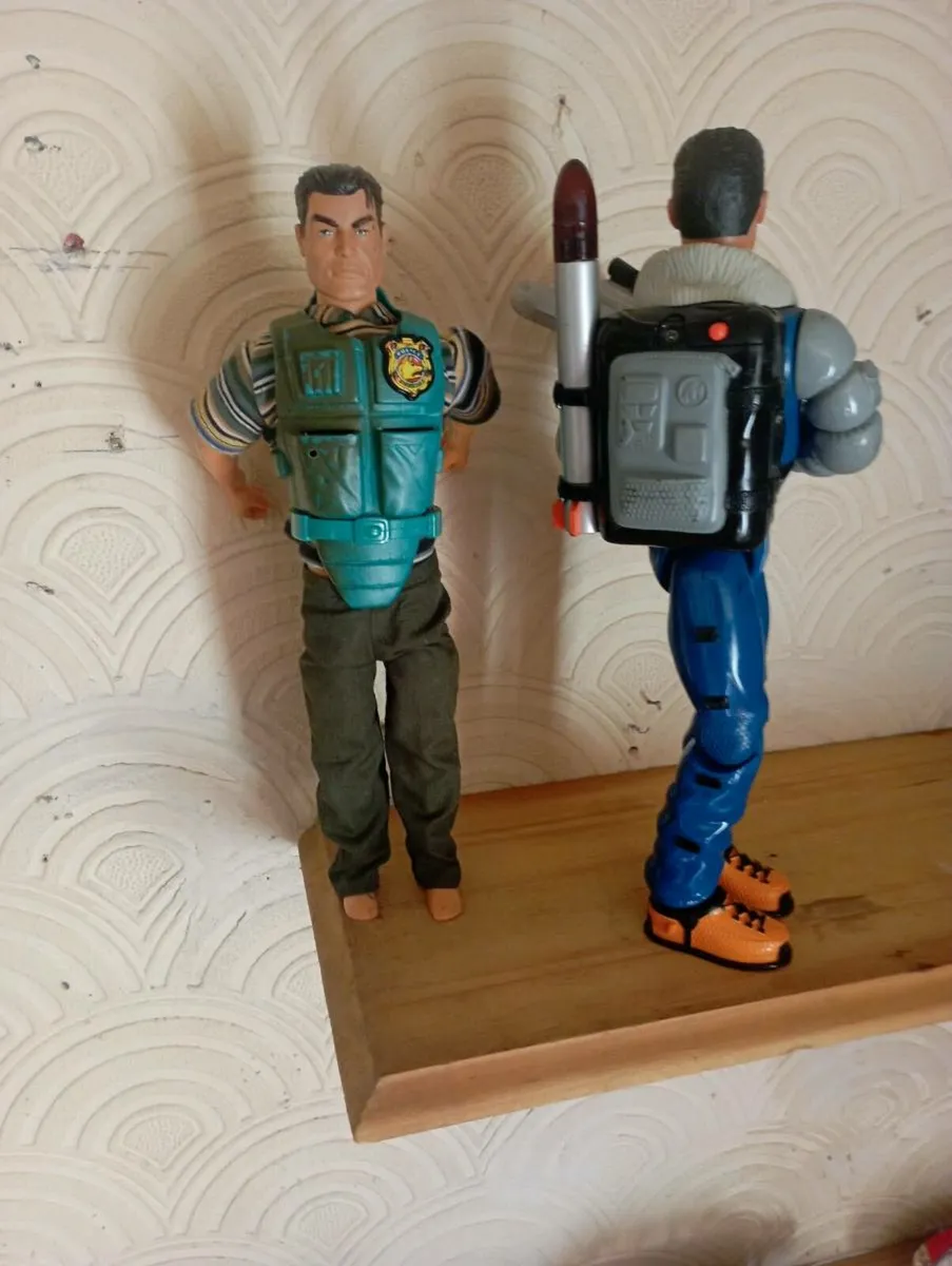 DC COMICS  ACTION MAN. FREE STANDING FIGURES - Image 4