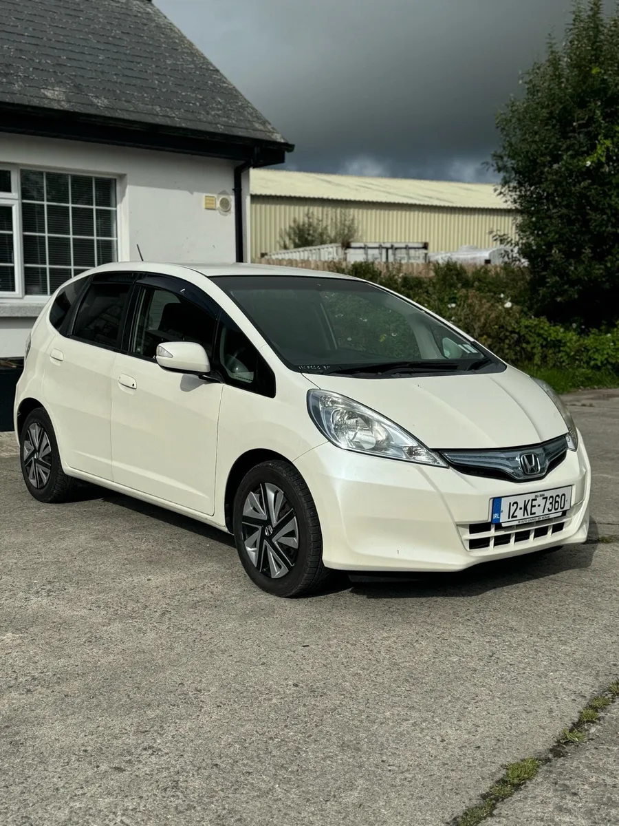 2012 HONDA FIT HYBRID 58000KM Keyless Pearl White - Image 2