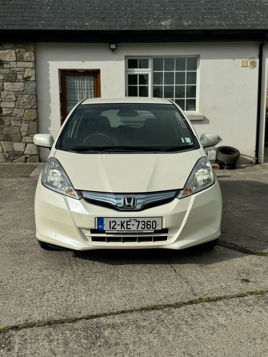 2012 HONDA FIT HYBRID 58000KM Keyless Pearl White - Image 3