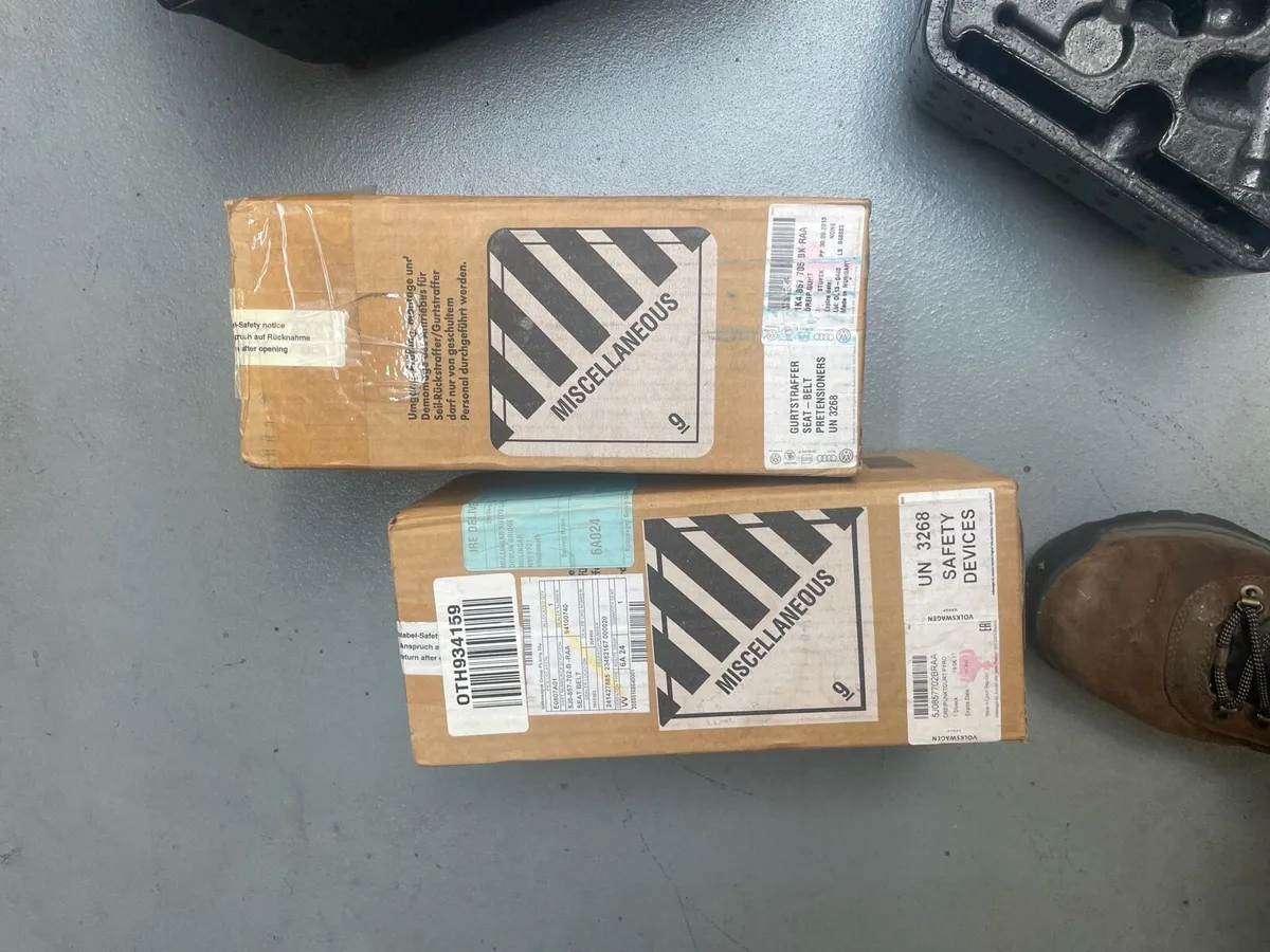 Old Volkswagen parts - Image 2