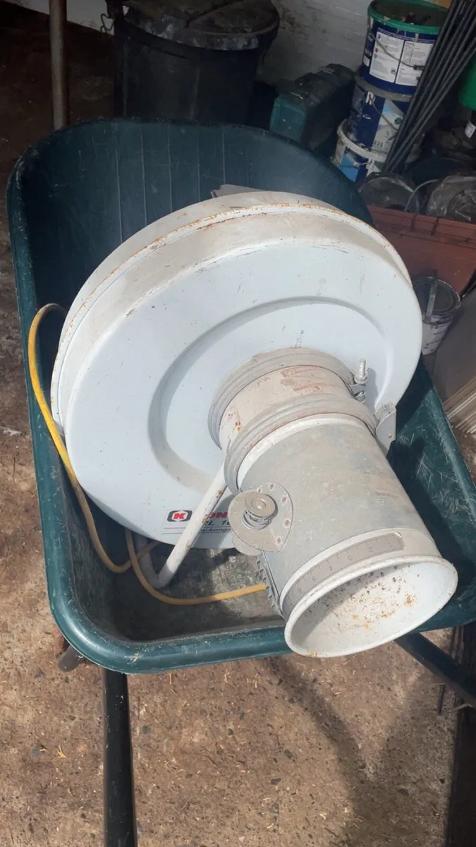 Insulation blower - Image 1