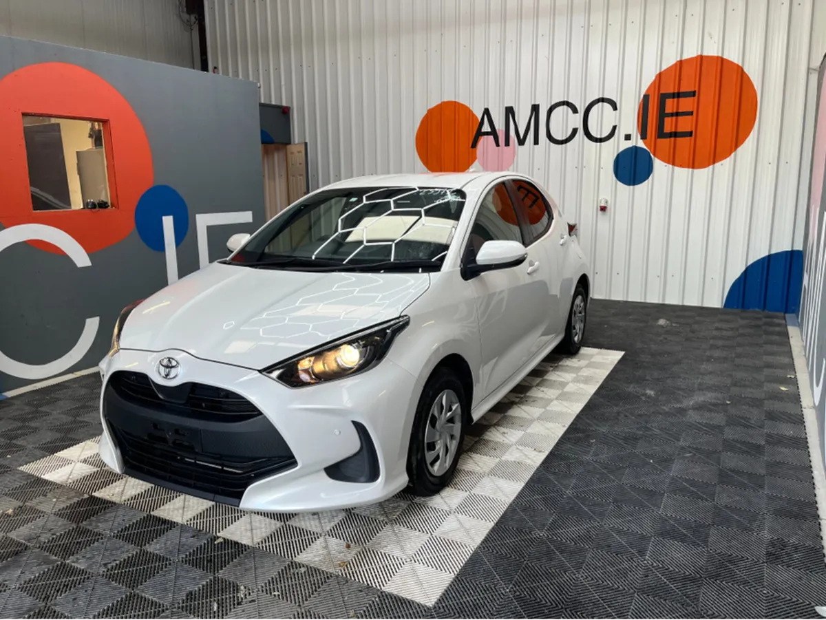 Toyota Yaris 1.0 PETROL / 39k KMs / REVERSE CAMERA - Image 3