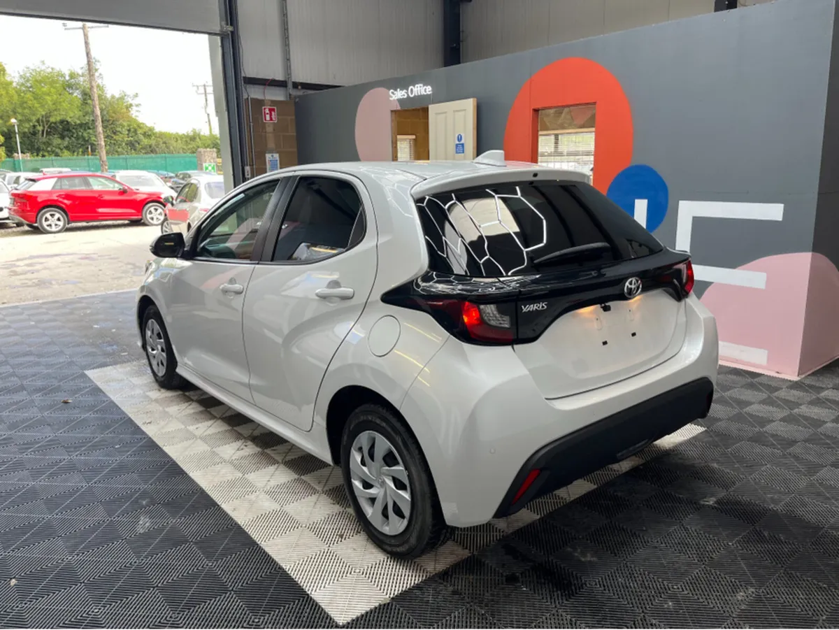 Toyota Yaris 1.0 PETROL / 39k KMs / REVERSE CAMERA - Image 4