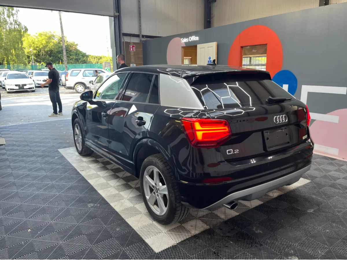 Audi Q2 1.0 TFSI SPORT / 39k KMs / HEATED SEATS , - Image 4