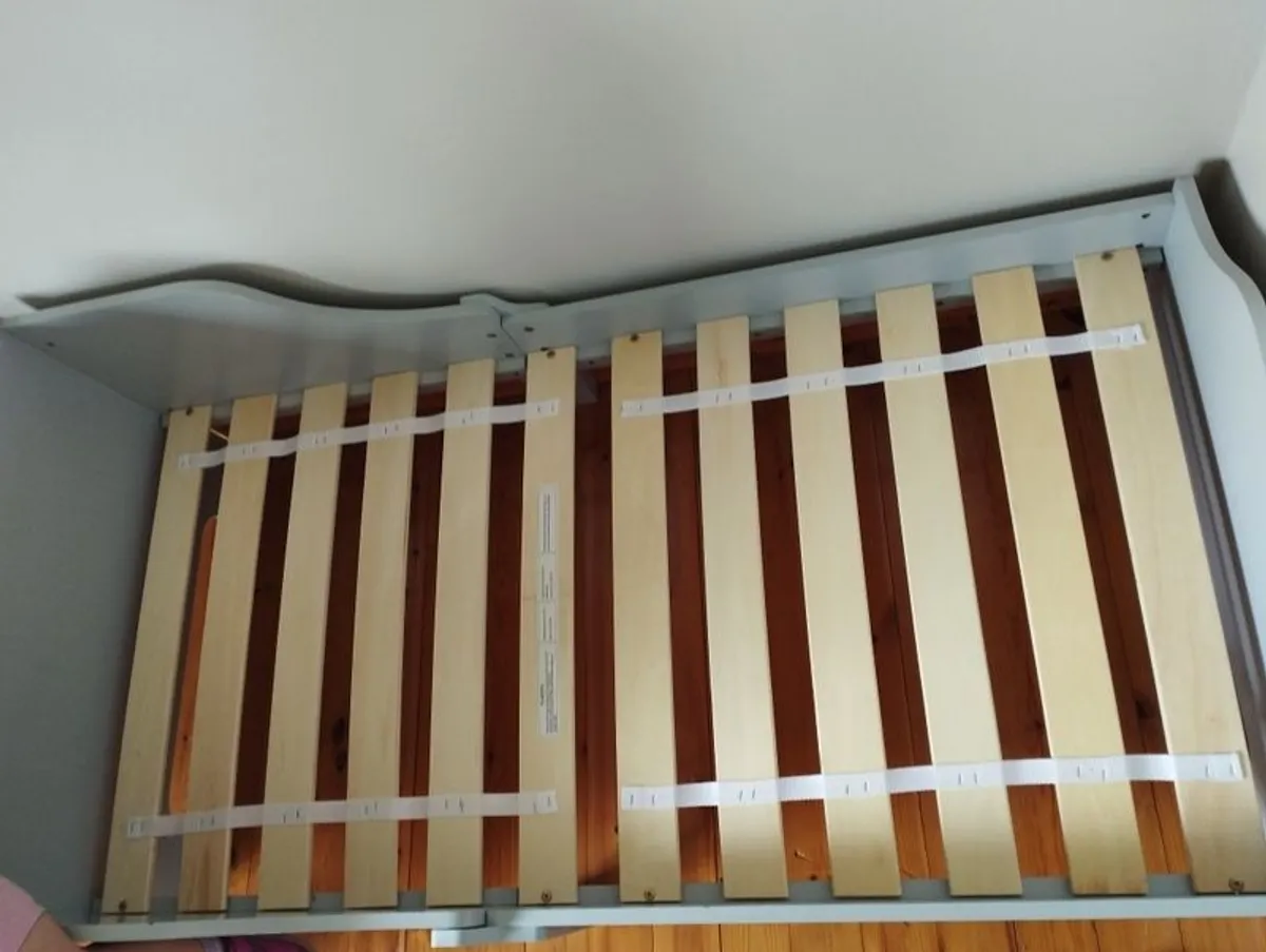 Wooden toddler bed - Image 4