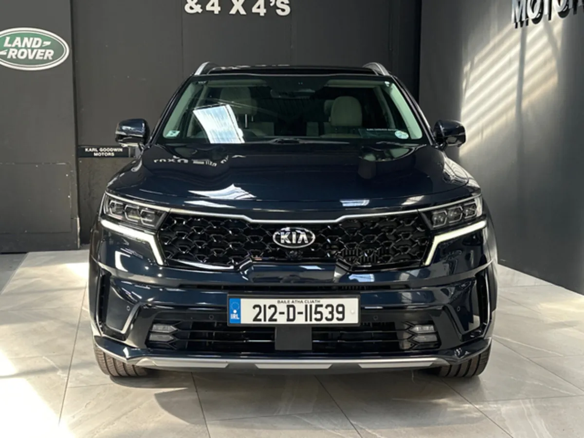 PHEV AUTO 7 SEATS 4X4 HIGH SPEC - Image 2