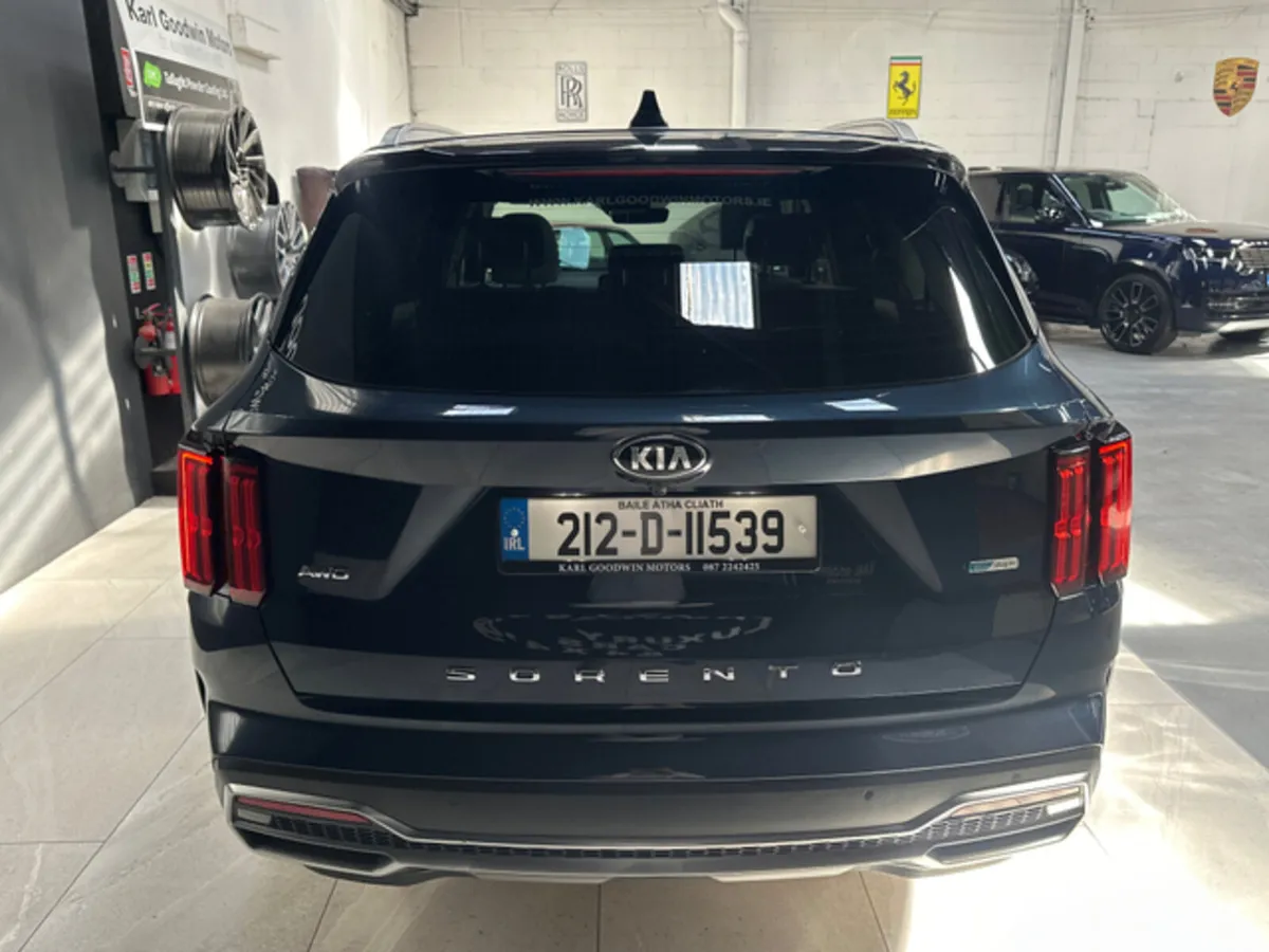 PHEV AUTO 7 SEATS 4X4 HIGH SPEC - Image 4