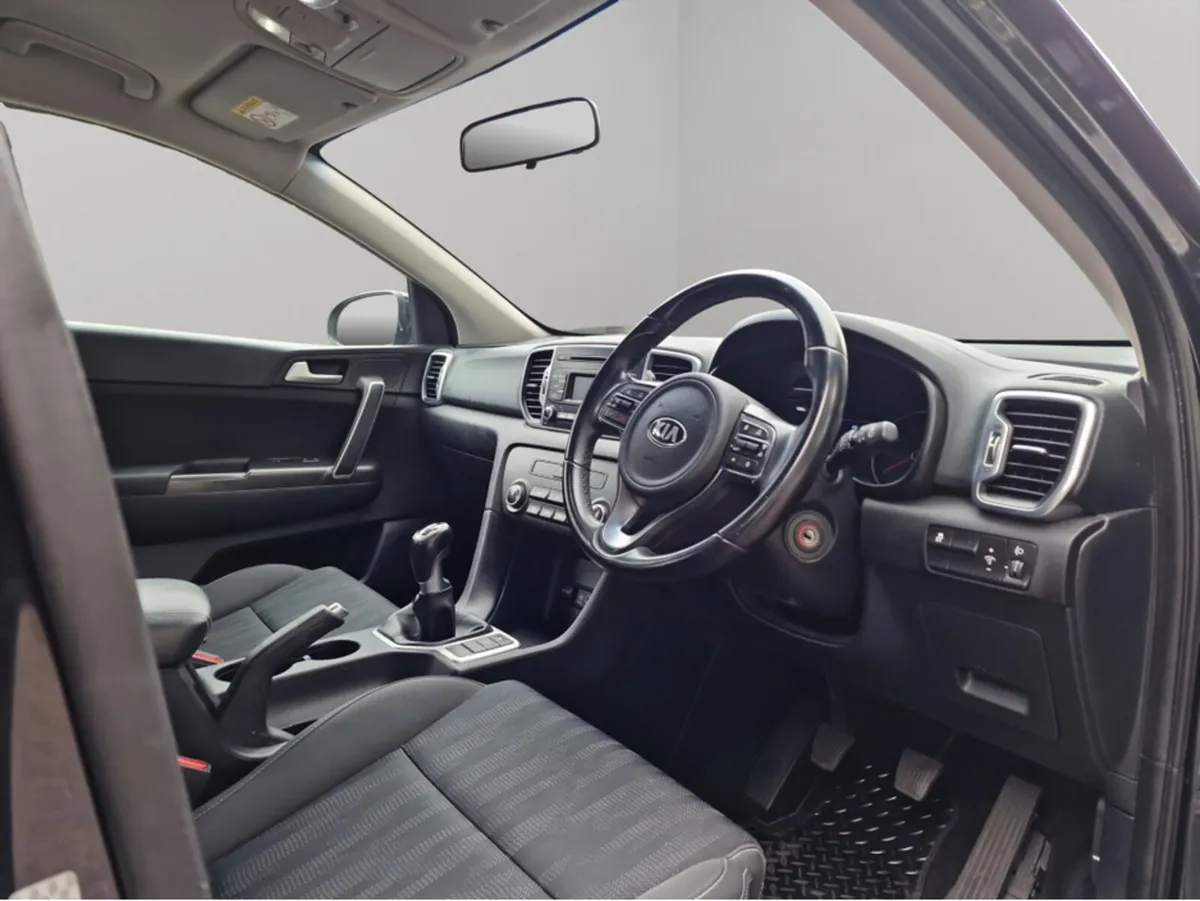 Kia Sportage **** NEW MODEL **** BLACK **** ALLOYS - Image 4