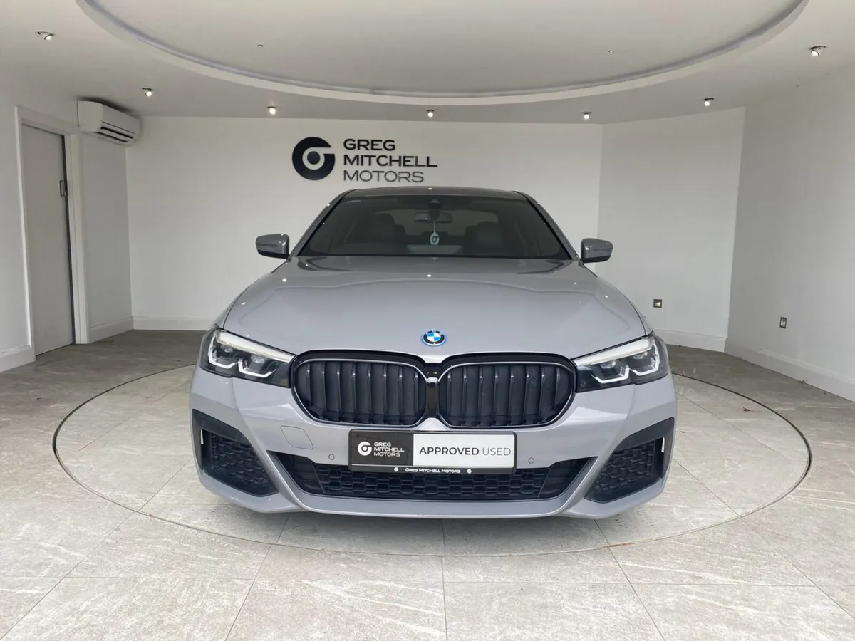 BMW 5-Series 2022 - Image 2