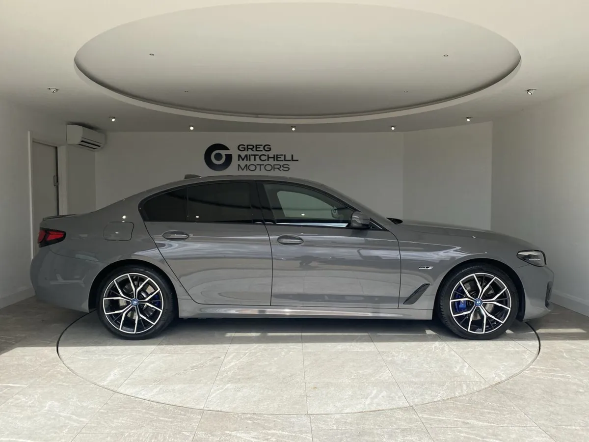 BMW 5-Series 2022 - Image 4