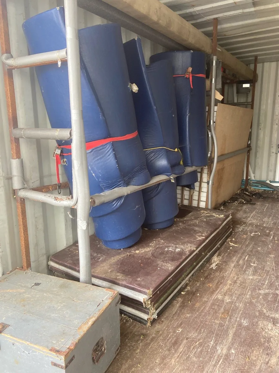Gymnastic equipment - Image 1