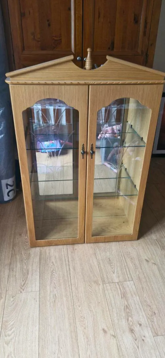 Oak display cabinet - Image 2
