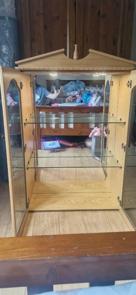 Oak display cabinet - Image 4