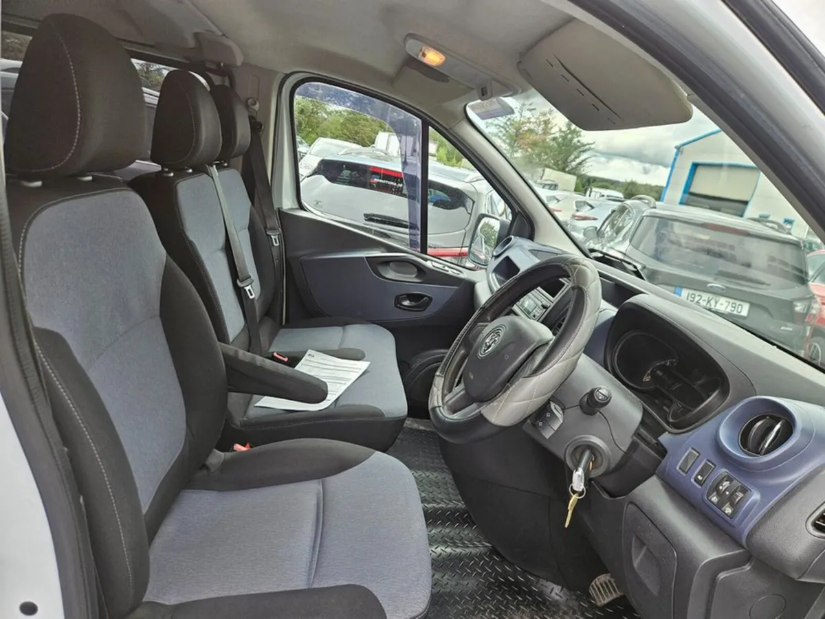 Vauxhall Vivaro Crewcab Lwb 6 Seater - Image 4