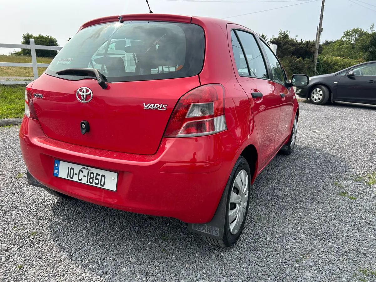 Toyota Yaris 2010 - Image 2