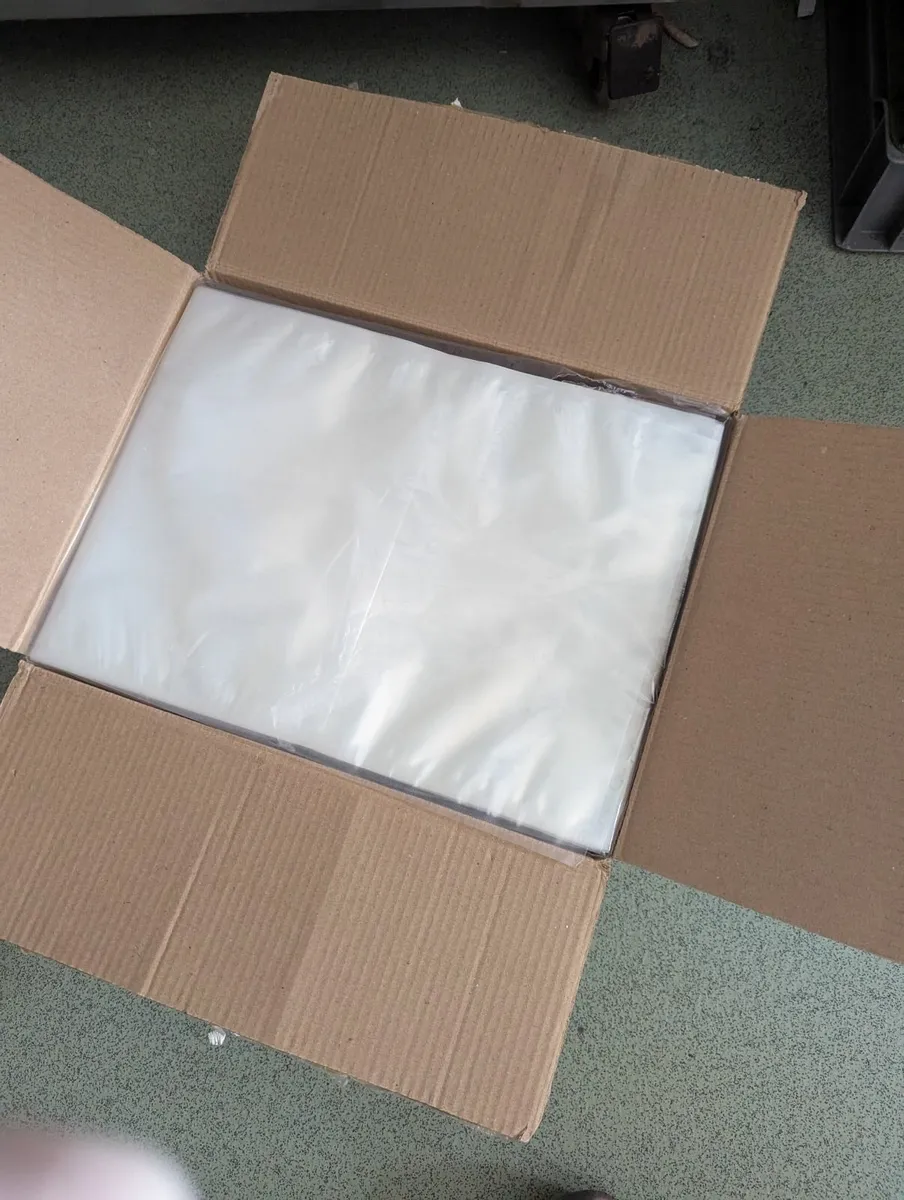 Vacuum bags and vacuum machine - Image 1