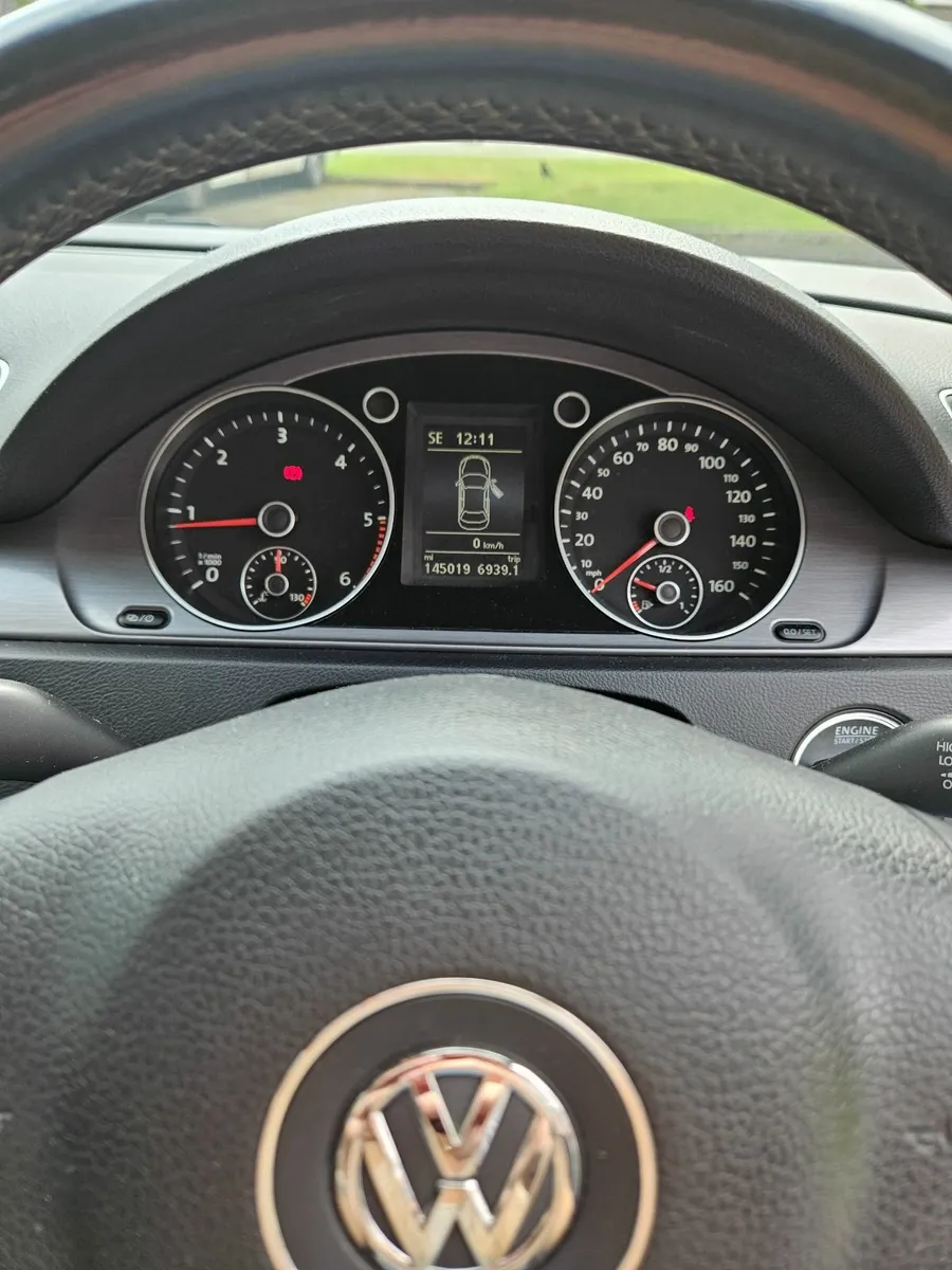 Volkswagen Passat 2014 - Image 2