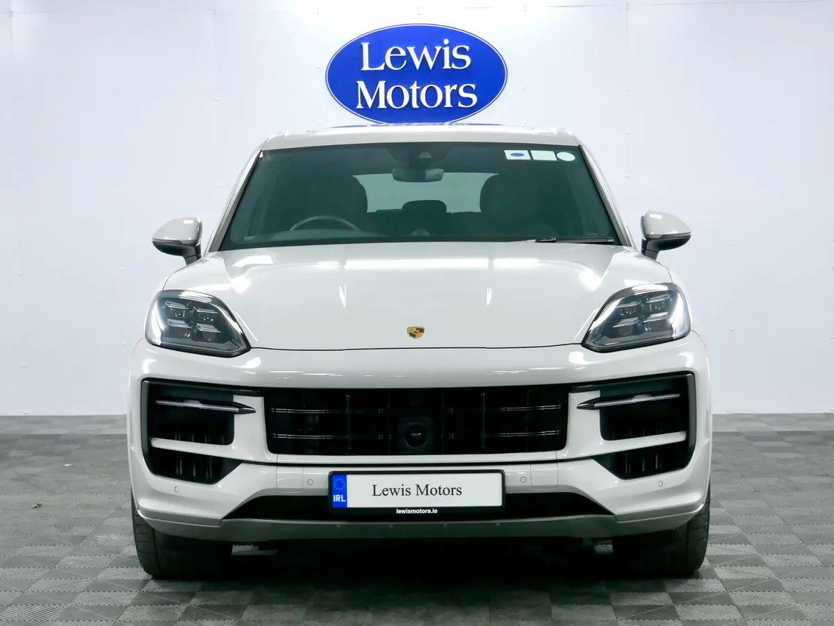 2024 Porsche Cayenne E-Hybrid - Image 3