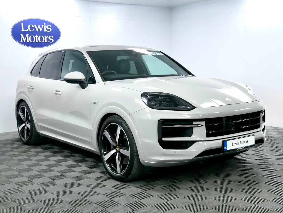 2024 Porsche Cayenne E-Hybrid - Image 2
