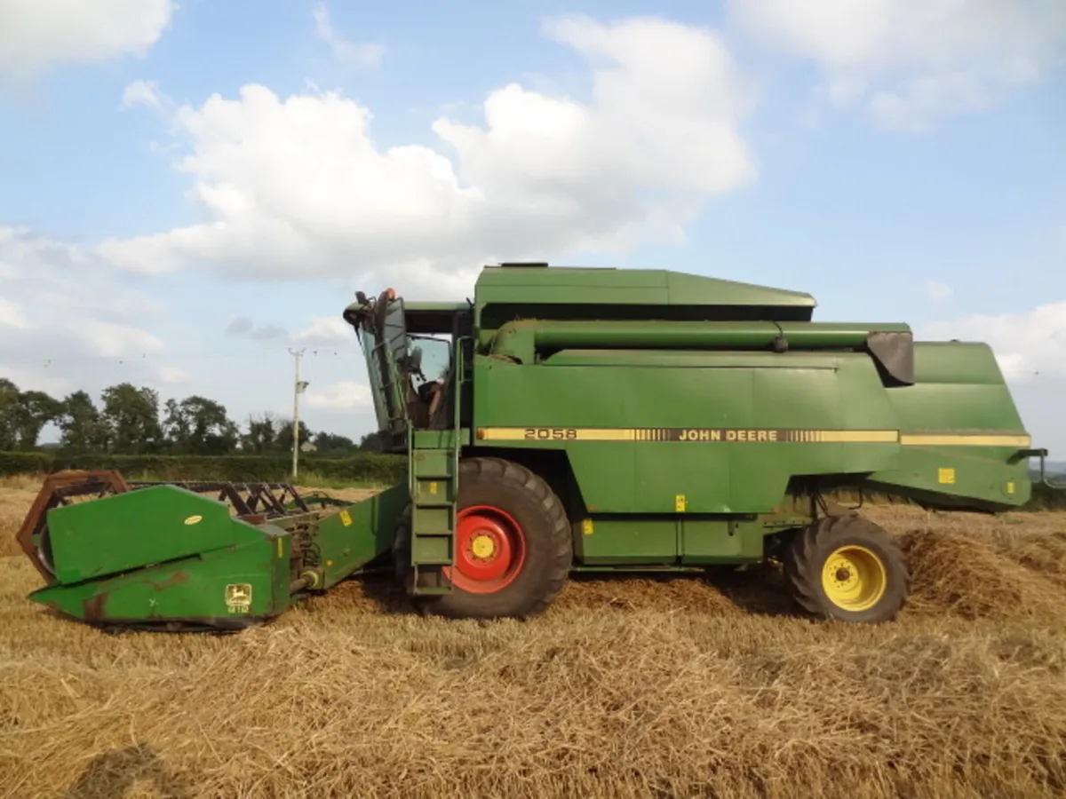 John Deere 2058 Combine Harvester - Image 3