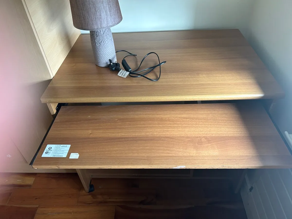 Office desk and chair - Image 2