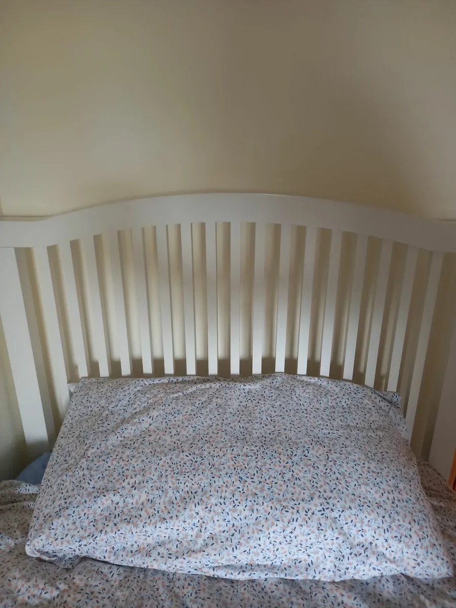 White wooden Single bed  frame - Image 4