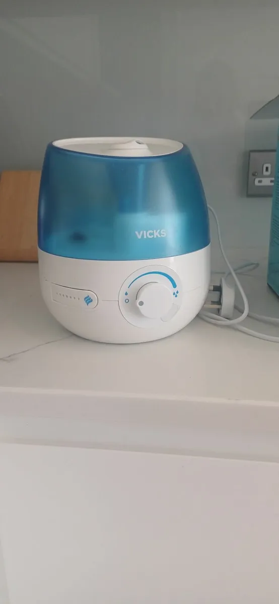 Vicks Cool Mist Humidifier - Image 1