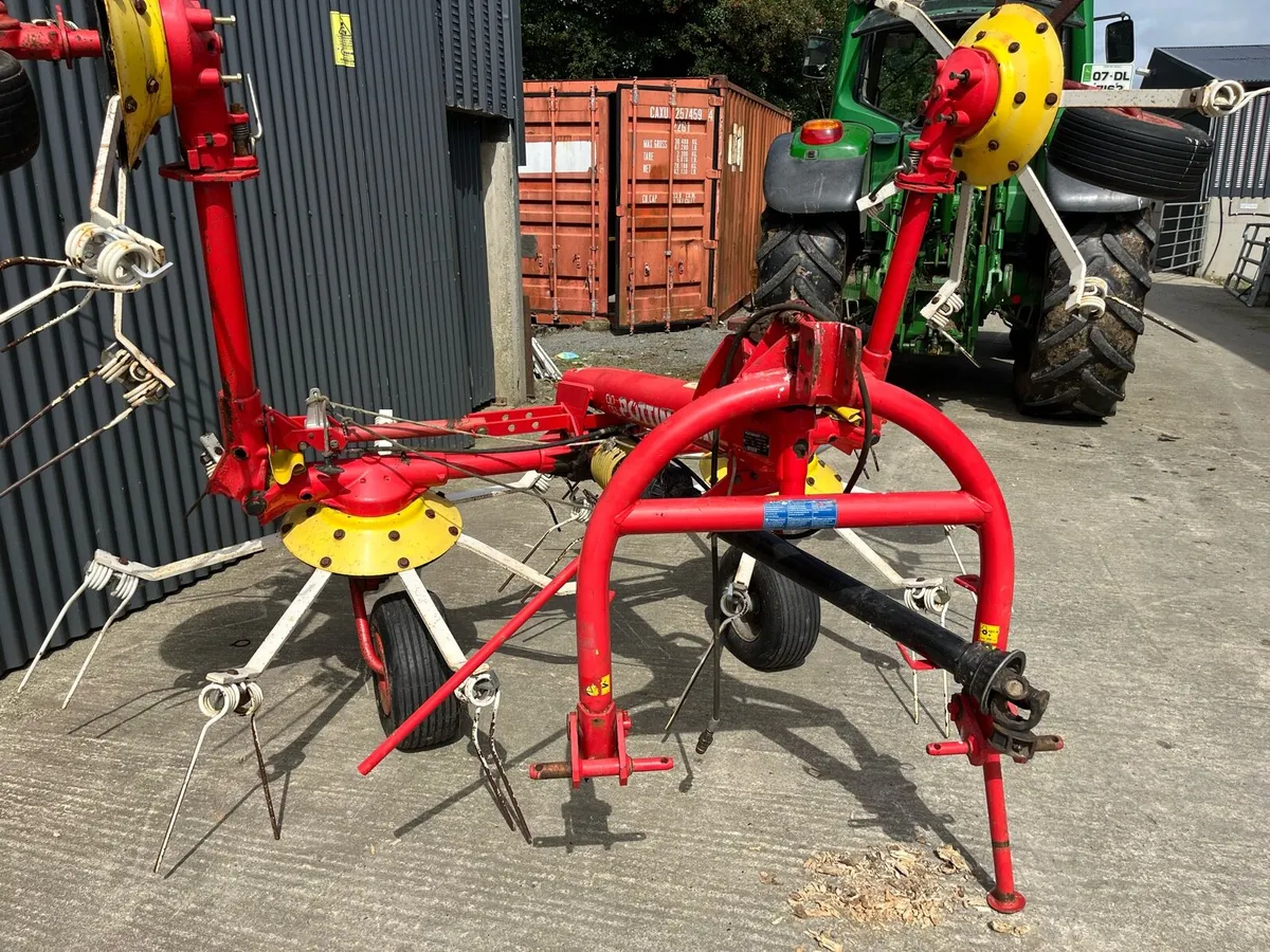 Pottinger HT540 4 Rotor Tedder - Image 2