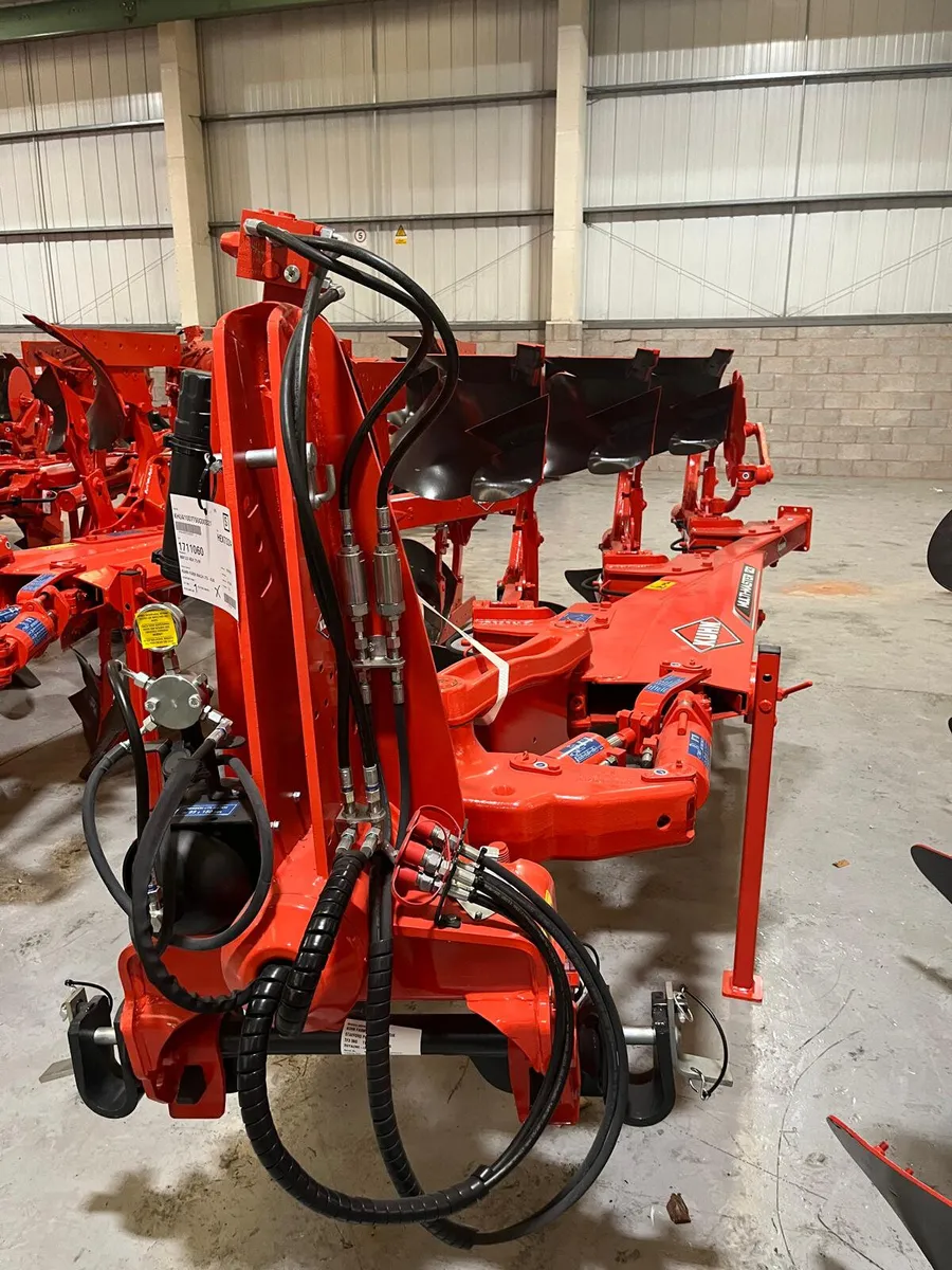 KUHN MULTI MASTER 4F VARI WIDTH PLOUGH - SPECIAL - Image 3