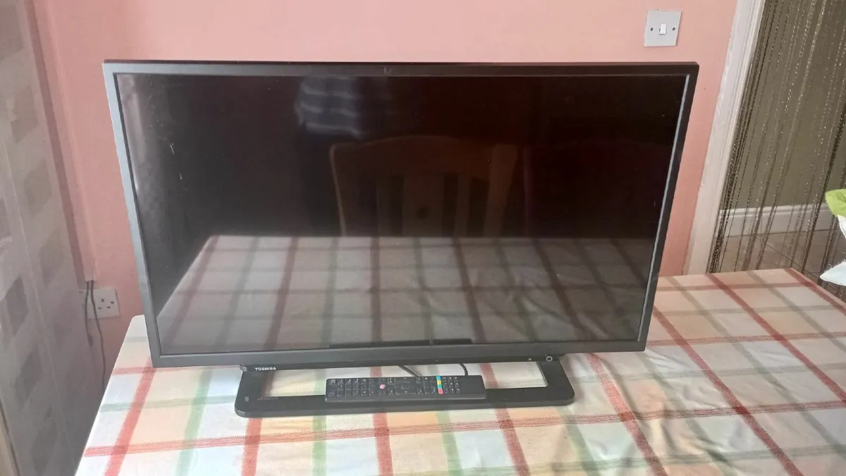TOSHABA 32inch TV - Image 1